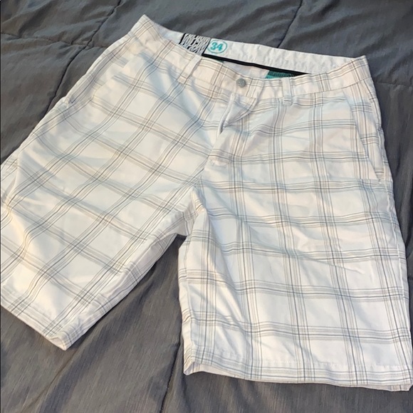 Volcom white casual shorts - Picture 3 of 3